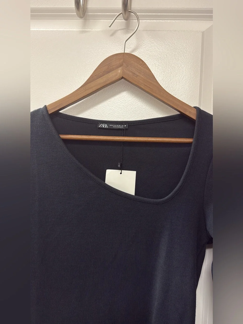 Zara Black/Grayish Long-Sleeve Scoop Neck Tee